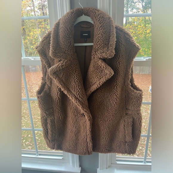 Express Teddy Cinched Back Vest - Picture 9 of 12